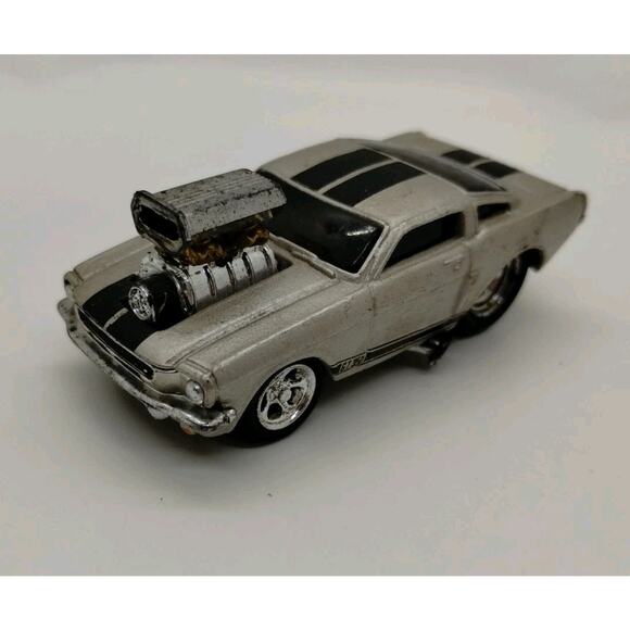 Muscle Machines 2000 '66 Mustang Gray w/Black Stripes 1/64 - Picture 1 of 7
